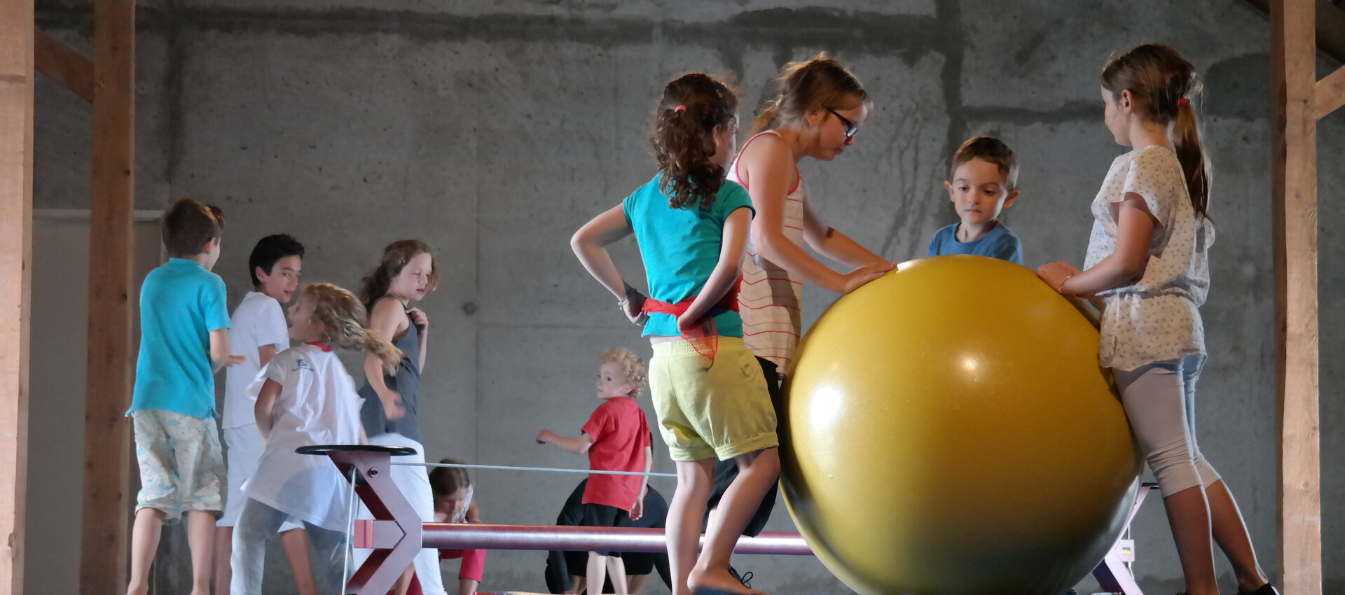 Atelier Cirque du Centre social d'Arpajon-sur-Cère